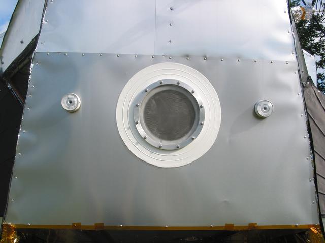 LEM, 2003-2007, 13'X11'X14', aluminum, steel, epoxy, wood, rubber, money
front view; docking light